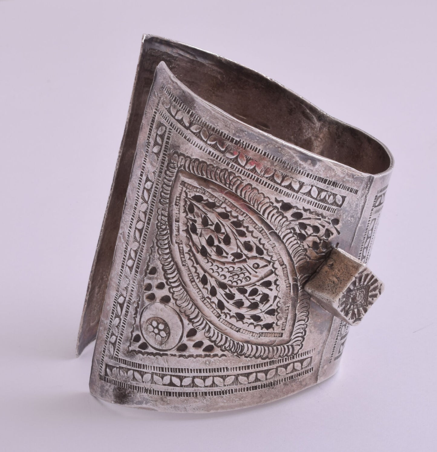 Vintage solid berber Bedouin north african silver ethnic bracelet Cuff-246 gram