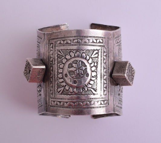 Vintage solid berber Bedouin north african silver ethnic bracelet Cuff-246 gram